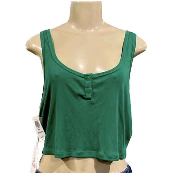 Aritzia Tops - Aritzia Sun Deh / Kara nature green crop top extra larg NWT